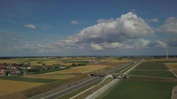 snelweg a8 en windturbines video