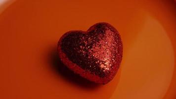 rotierende Stock Footage Aufnahme von Valentinstag Dekorationen und Süßigkeiten - Valentinstag 0030 video