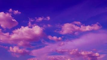 ciel rose et nuages rapides video