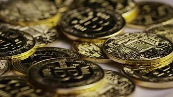 rotierende Aufnahme von Bitcoins (digitale Kryptowährung) - Bitcoin 0411