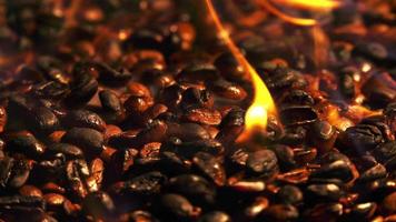 brinnande rostat kaffemakro