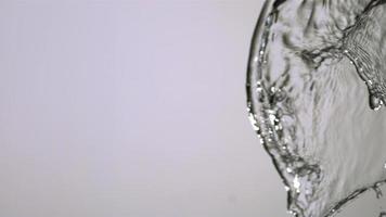 waterspetters met fruit in ultra slow motion (1500 fps) op een reflecterend oppervlak - water splash w fruit 016 video