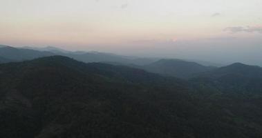 Luftflug durch schöne Berge Thailand video