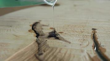 The Woodcomer Fills Cracks In The Wood With Epoxy Resin video