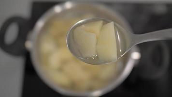 Boiling potatoes in a tablespoon