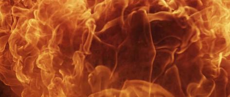 große orange Feuerzündung explodiert in 4k video