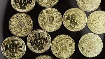 rotierende Aufnahme von Bitcoins (digitale Kryptowährung) - Bitcoin 0496