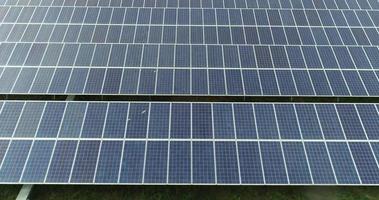 Luftaufnahme des Solarzellenparks. video