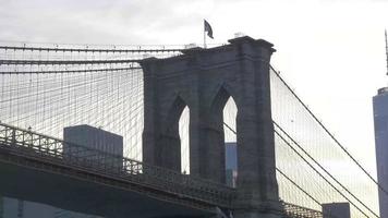 Brooklyn Bridge und das One World Trade Center 4k video