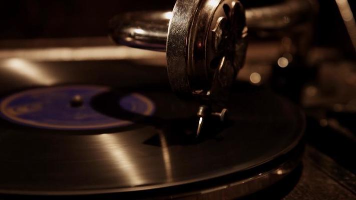 Dark Extra Close Up Shot Of Record Player Focusing In The Needle Playing A Vinyl Disc With Purple Label In 4k Stock Video At Vecteezy