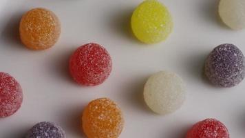 roterend schot van suikergoed - candy gumdrops 002 video