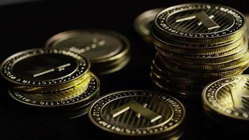 rotierende Aufnahme von Bitcoins (digitale Kryptowährung) - Bitcoin Litecoin 357 video