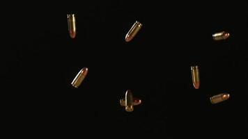 balas que caen y rebotan en cámara ultra lenta (1,500 fps) sobre una superficie reflectante - balas fantasma 009