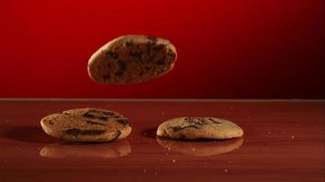 Cookies falling and bouncing in ultra slow motion (1,500 fps) on a reflective surface - COOKIES PHANTOM 023