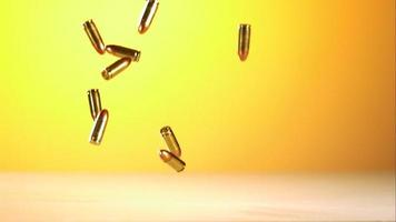 balas que caen y rebotan en cámara ultra lenta (1,500 fps) sobre una superficie reflectante - balas fantasma 003