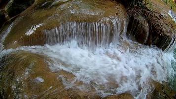 erawan vattenfall, erawan nationalpark i kanchanaburi, Thailand video