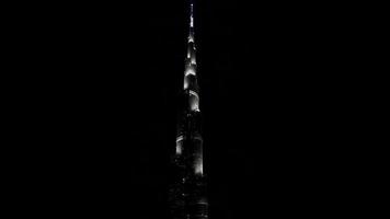 Burj khalifa lumières scintillantes la nuit 4k