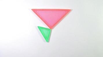 peças translúcidas de tangram
