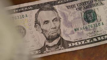 roterend schot van Amerikaans geld (valuta) - geld 444 video