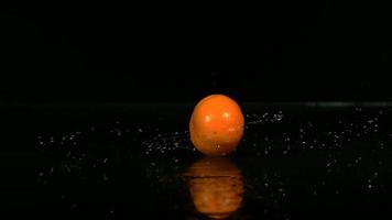 frutta che rimbalza in ultra slow motion (1.500 fps) - fantasma della frutta che rimbalza 012 video