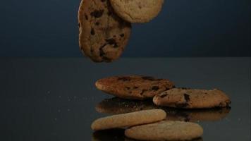 Cookies falling and bouncing in ultra slow motion (1,500 fps) on a reflective surface - COOKIES PHANTOM 128