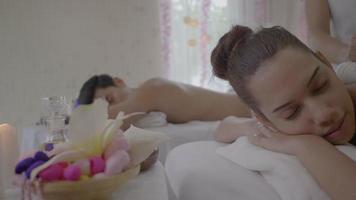 schöne junge Frau bekommen Thailand Massage video