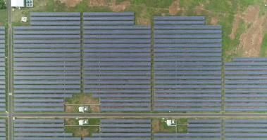 vista aérea da fazenda de células solares video