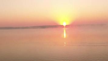 vista aerea di un elicottero che vola durante il tramonto splendido in Germania video