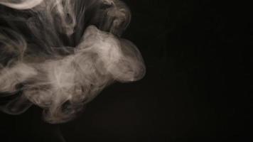 effetto nebbia di fumo atmosferico. elemento vfx. sfondo foschia. nuvola di fumo astratta. video