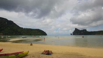 Plage de sable blanc à phuket, thaïlande video