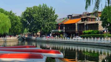 vista del lago en beijing china 4k video