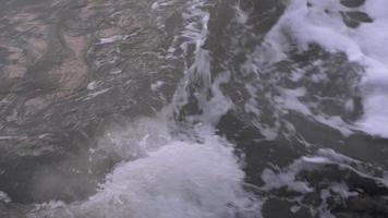 olas del mar espumando video