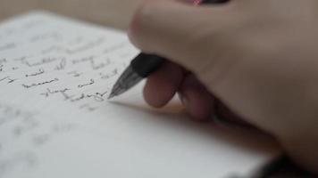 scrivere nel diario e nell'autoriflessione quotidiana video