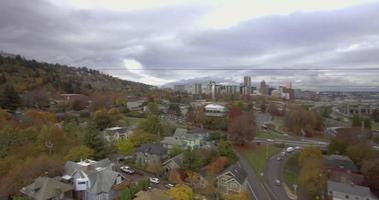 images de drone d'un tramway aérien video