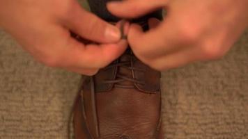 Schuh binden 4k video