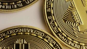 rotierende Aufnahme von Bitcoins (digitale Kryptowährung) - Bitcoin 0120 video