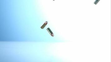 balas caindo e quicando em ultra slow motion (1.500 fps) em uma superfície reflexiva - balas fantasma 001