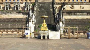 templo wat chedi luang em chiang mai, tailândia