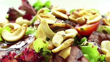 insalata di anatra affumicata con verdure video