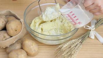 making mashed potato video