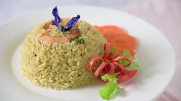 Rotating shrimp fried rice on a white plate video