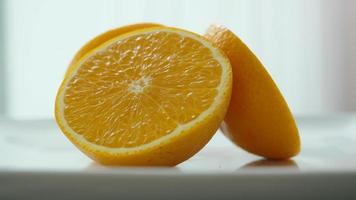 orange fraîche tranchée video