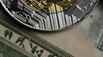 rotierende Aufnahme von Bitcoins (digitale Kryptowährung) - Bitcoin-Welligkeit 0301 video