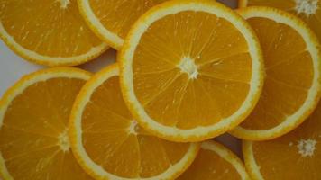 tranche de fruits orange au ralenti