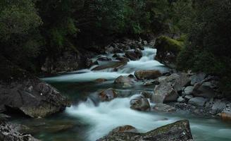 foto de larga exposición del río