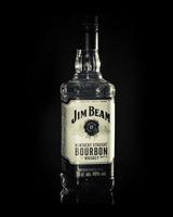 botella de bourbon de Jim Beam foto