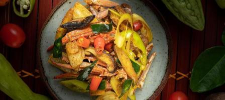 Stir-fried crab with curry photo