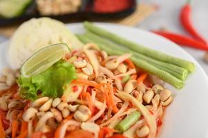 Thai papaya salad photo