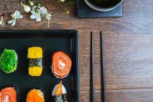 primer plano, de, un, plato de sushi foto