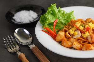 Stir-fried tomato macaroni photo